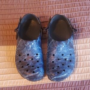CROCS Mens Water Shoes in Blue Marble